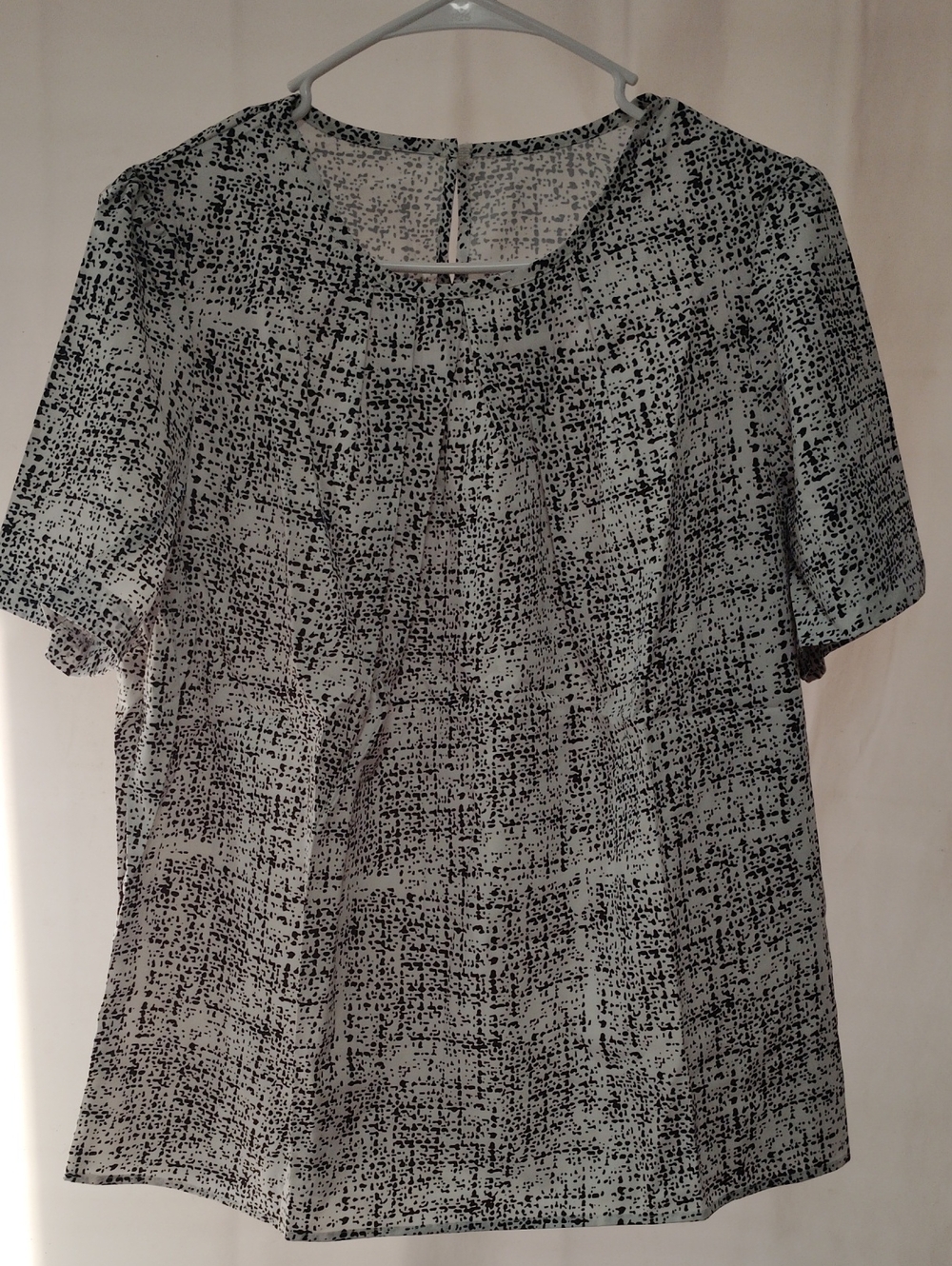 Women’s Black & White Printed Short Sleeve Top